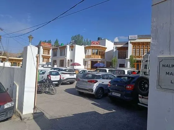 Hotel Malik Residency - Dış Mekan