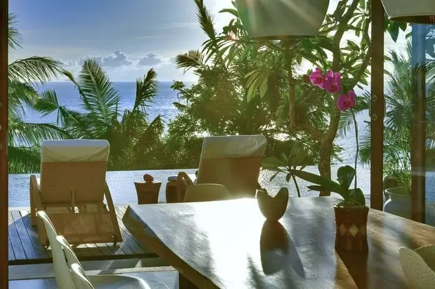 Malimbu Cliff Villa - Havuz
