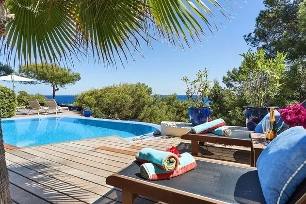 Mallorca front line property sea access - Havuz