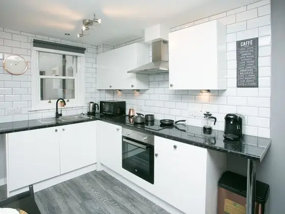 Malone Place Apartment - Mutfak