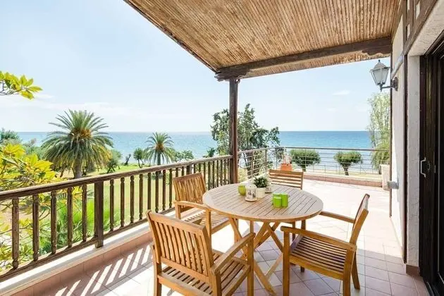 Malt Beachfront Villa Mola Kalyva