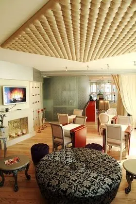 MaMa Boutique Hotel & Restaurant - Lobi