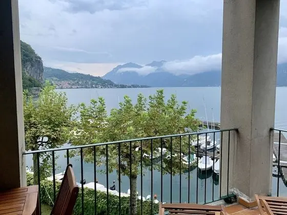 Mamma Ciccia Holiday Home - Front Lake Apartment, beach and swimming pool