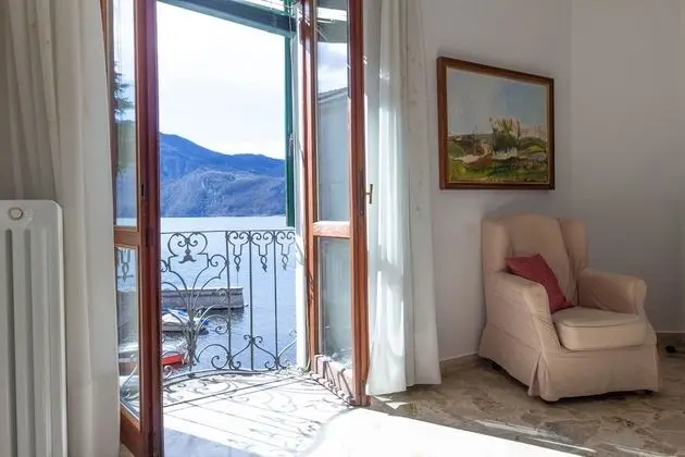 Mamma Ciccia Holiday Home - Lake Front Apartment - Öne Çıkan Resim