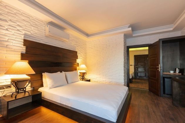 Manaspark Deluxe Hotel - 1