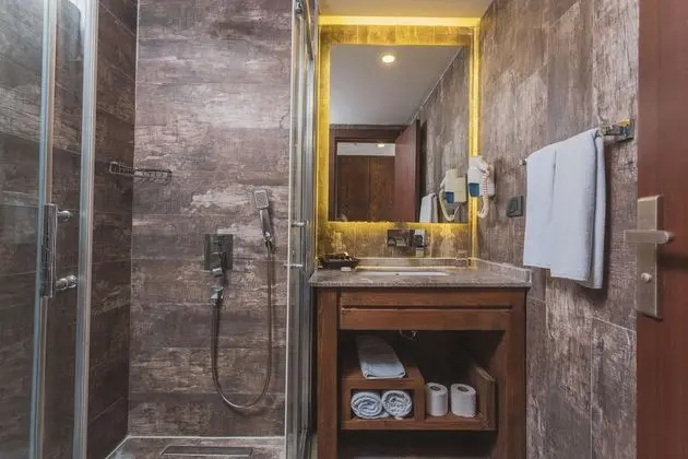 Manaspark Deluxe Hotel - 3