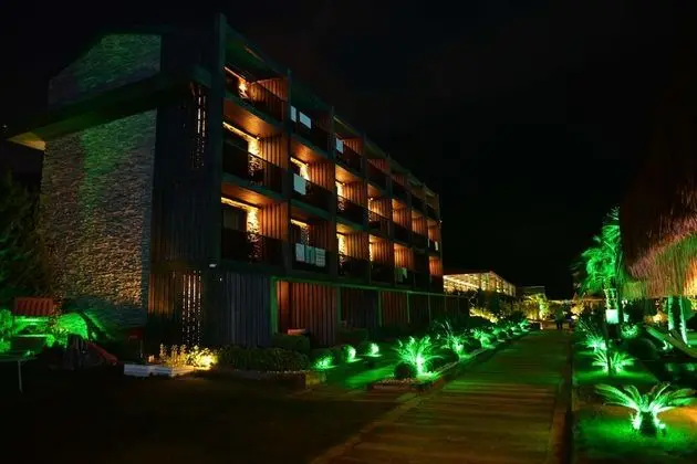 Manaspark Deluxe Hotel - 7