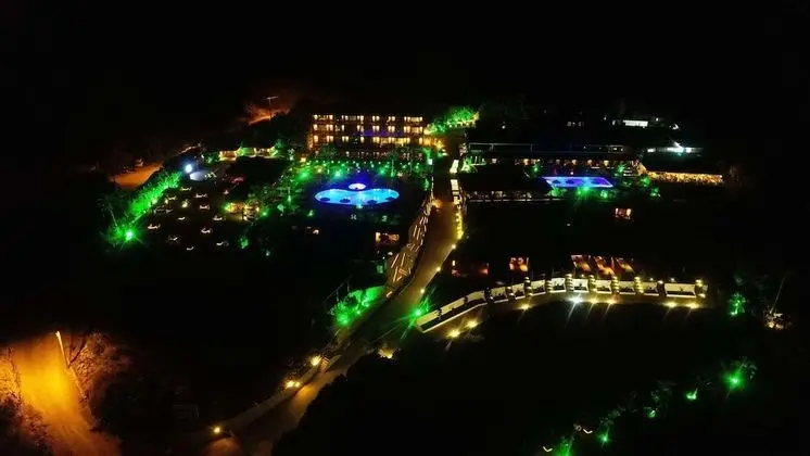 Manaspark Deluxe Hotel - 9