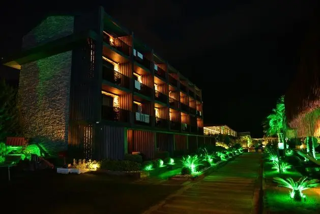 Manaspark Deluxe Hotel - 8