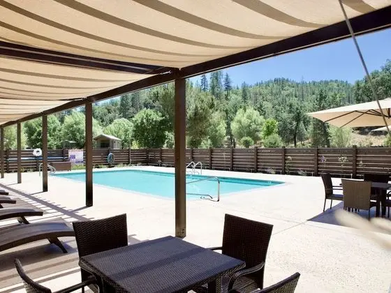 Mandala Springs Wellness Retreat Center - Havuz