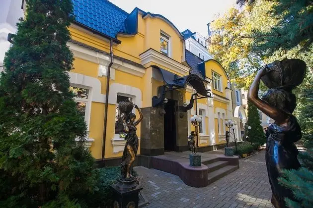 Mandarin ClubHouse