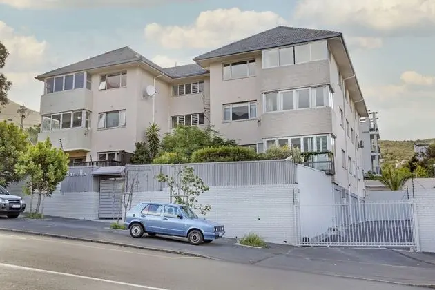 Manella On Kloof
