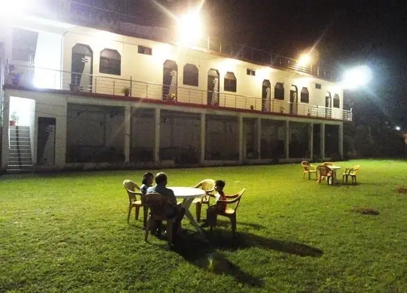 Hotel Mangalam Palace - Lucknow Airport - Dış Mekan