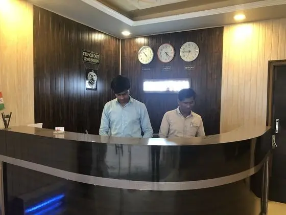 Hotel Mangalam Palace - Lucknow Airport - Lobi