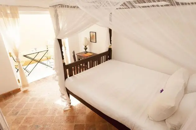 Mango House - Genel