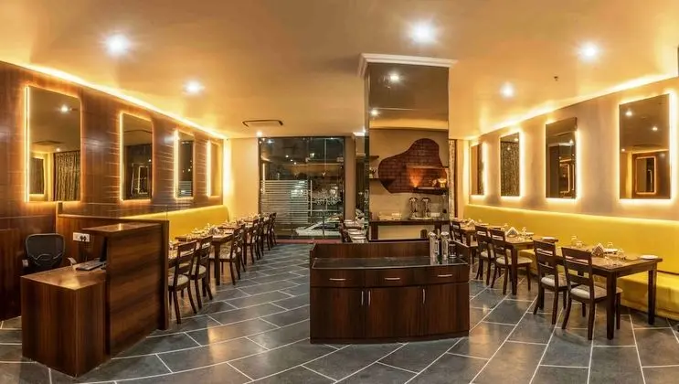Mango Hotels Prangan, Bhubaneshwar - Yerinde Yemek