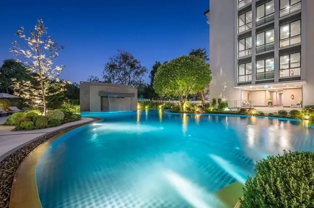 Manhattan Pattaya Hotel - Havuz