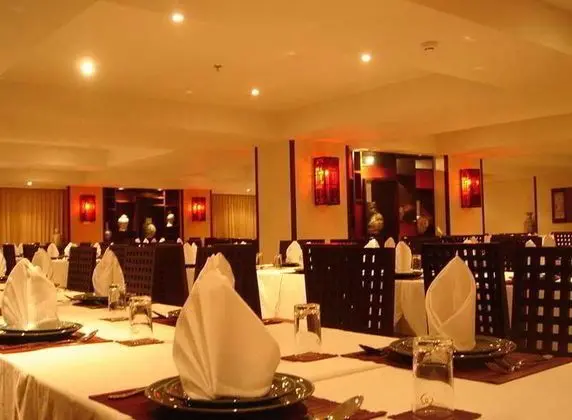 Maninarakorn Hotel - Yeme / İçme