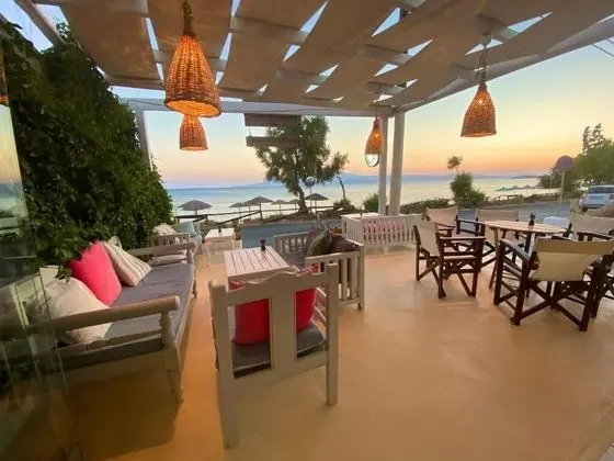 Manios Suites - Yerinde Yemek