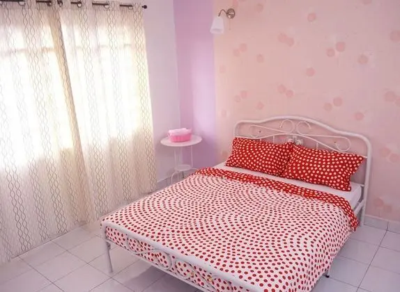 Manis-Manis Pink Lady Cottage