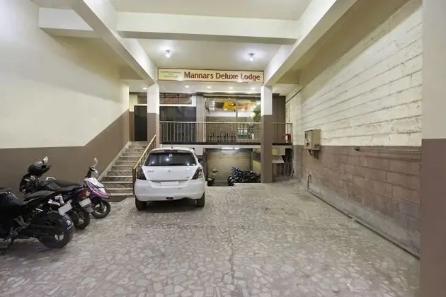 Mannars Deluxe Lodge