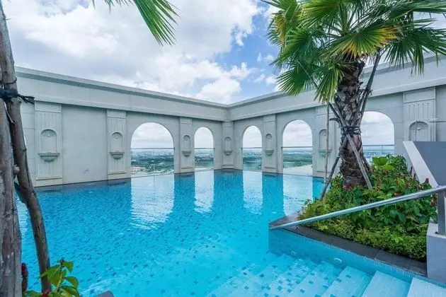 The Manner Icon 56 Rooftop Pool