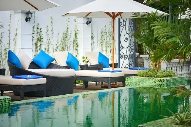 Manoir Des Arts Hotel - Havuz