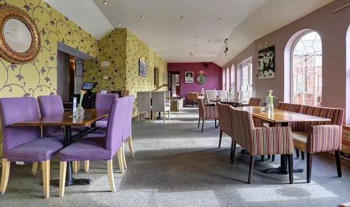 Manor Court Hotel - Yerinde Yemek