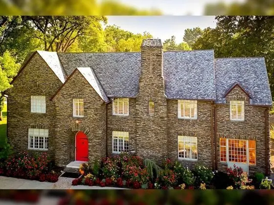 The Manor on Front - 1