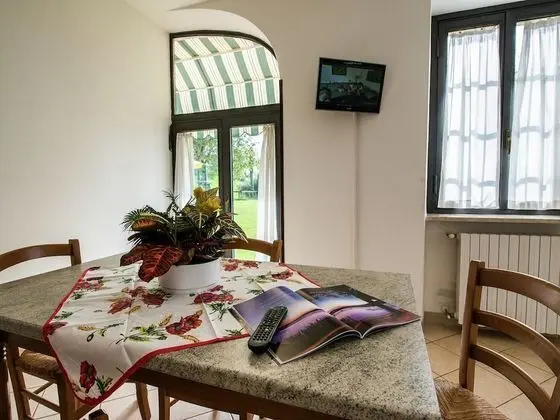 Manor House in Bardolino, Lake Garda. Swimming Pool, Large Garden and Wi-fi - Yerinde Yemek