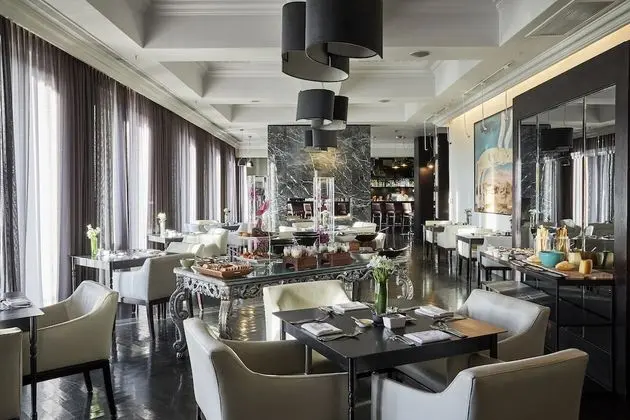 The Manor House at the Queen Victoria Hotel by NEWMARK - Yerinde Yemek