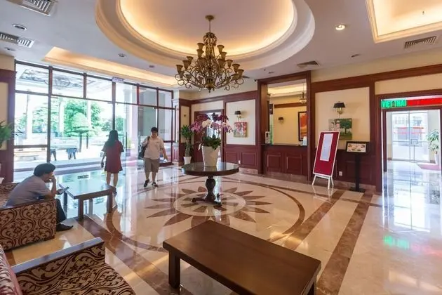 The Manor Luxury 1BR Apartment Center - Lobi