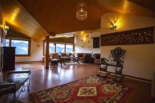 The Manor Luxury Service Apartments - Lobi