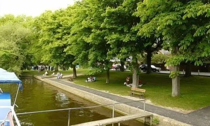 Manor Hotel - Dış Mekan