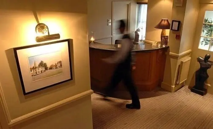 Manor Hotel - Lobi