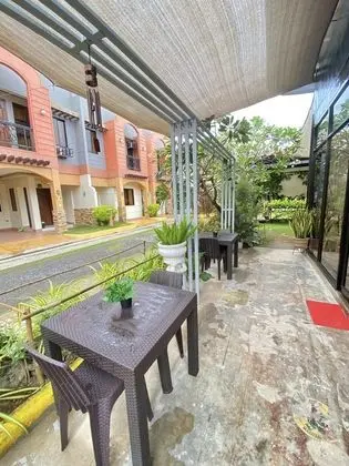MANORA APARTMENTS AND GUEST HOUSE - Yerinde Yemek