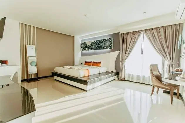 MANTRA VAREE HOTEL
