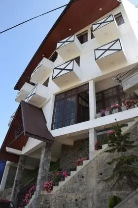 Manudi Glenfallsedge Rest