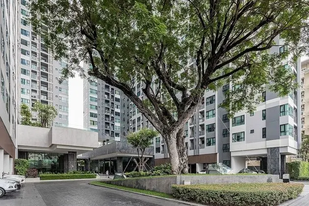 Many Holiday The Base Condo - Lobi