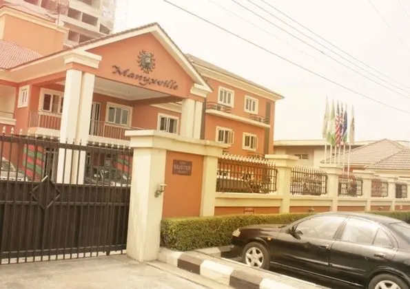 Manyxville Hotel & Suites