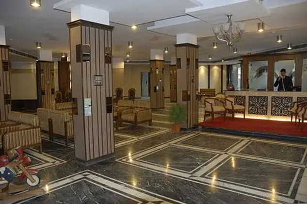 Mapple The River Crescent Resort - Lobi