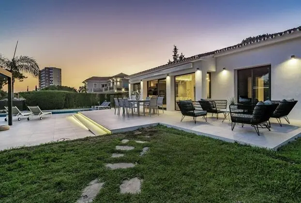 MAR - Luxury Villa Marbesa 400 meters to beach