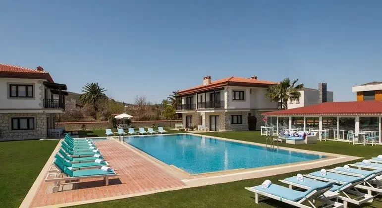 Mara Bahçe 24 Suits Alaçatı