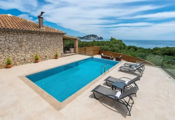 Villa Marathonisi 500 mt From sea - Havuz