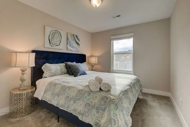Marbella Lane Executive Townhome, 20 mins to Boulder - Oda