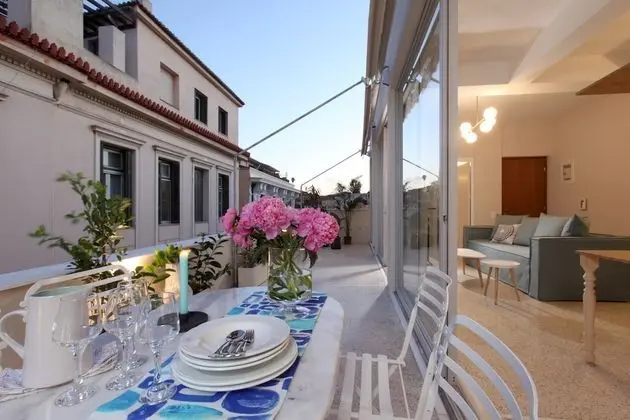 The Marble Suites, PLAKA