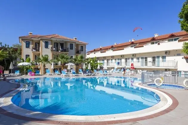 Marcan Beach Hotel - Bed And Breakfast - Havuz