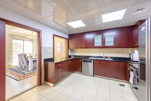 Marco Polo - Charming 3BR in JBR with Marina Views - Mutfak
