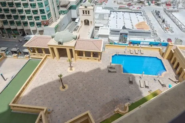Marco Polo - Charming & Spacious 2BR Apt with Dubai Eye Views - Havuz