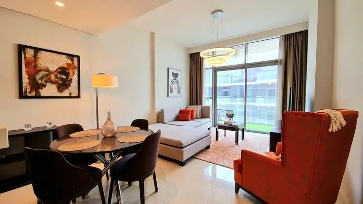 Marco Polo - Exquisite Apt amidst Golf Courses with Gym & Pool